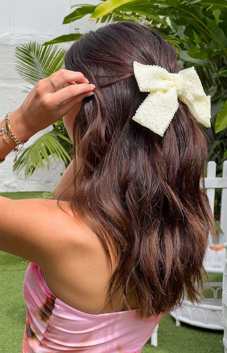 Penelope Cream Bow Hair Clip (FREE over $100) Image