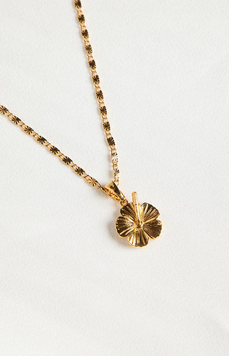 Skylee Gold Flower Necklace Image